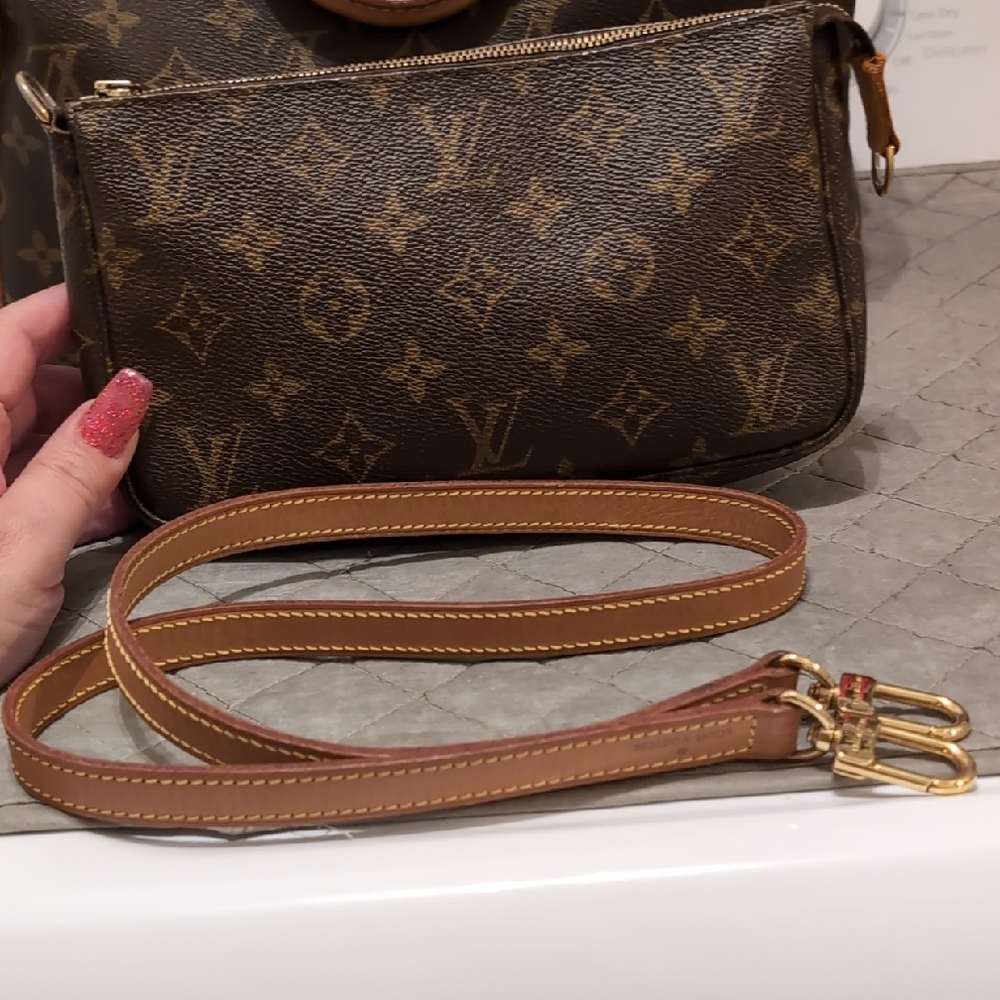 Louis Vuitton Pochette